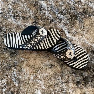 Montana West flip flops/sandals